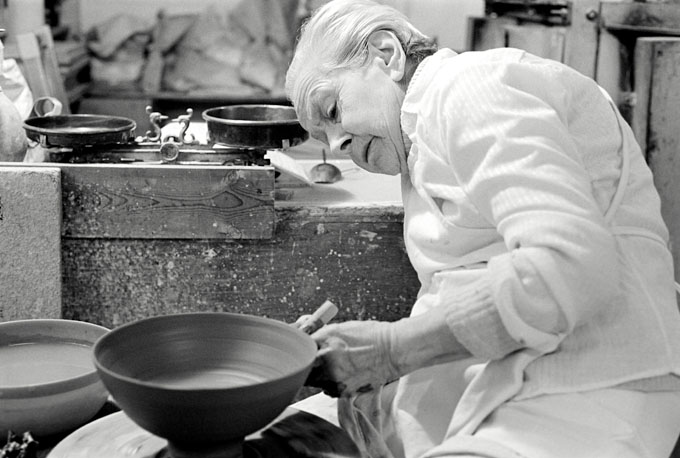 Lucie Rie in her studio 1982/3